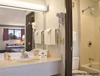 6-crawfordsville, In Hotel