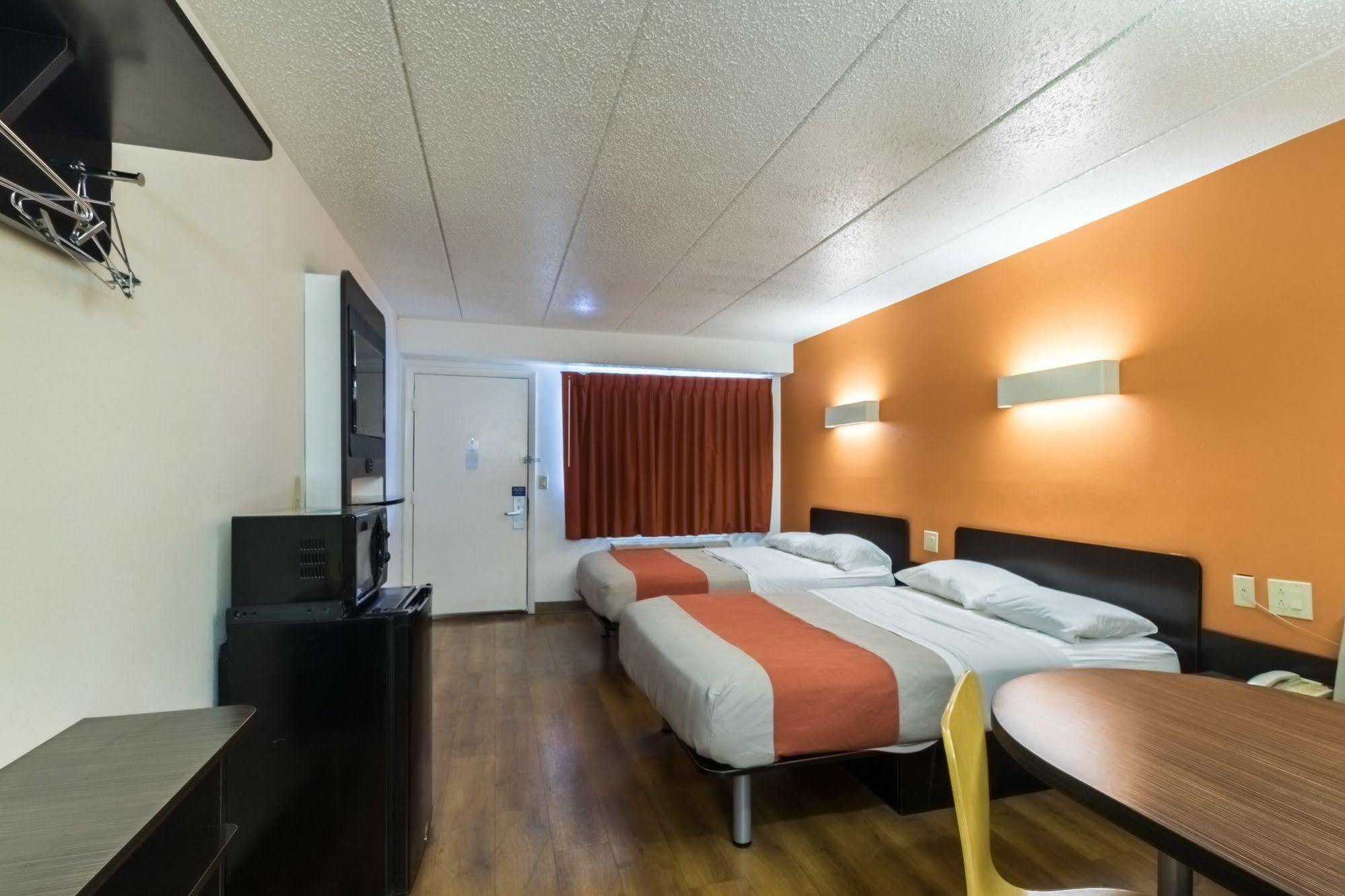 6-crawfordsville, In Hotel 2*
