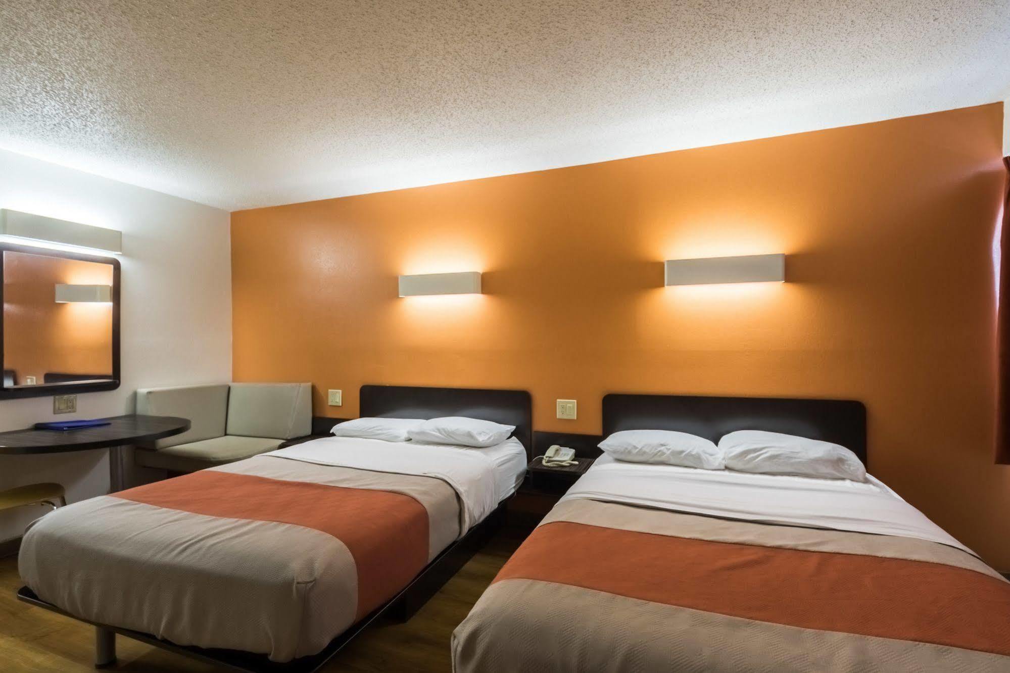 6-crawfordsville, In Hotel 2*